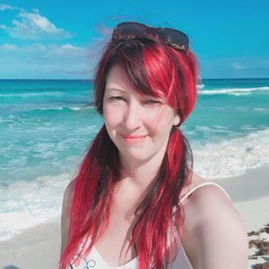 Meet your Posher, Lora